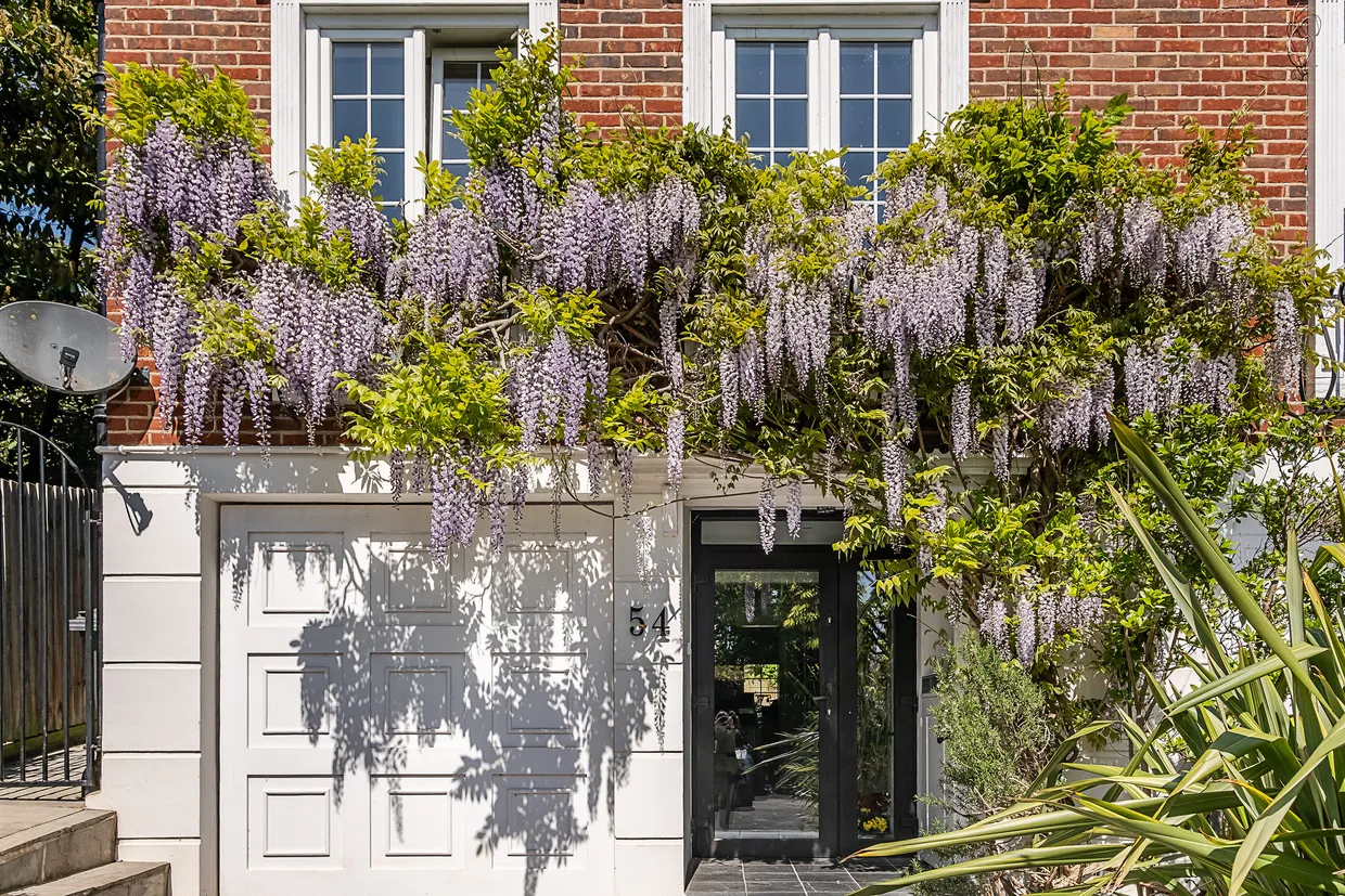 Cottenham Park Road, London, SW20 photo 36