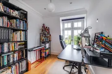 Cottenham Park Road, London, SW20 photo 37