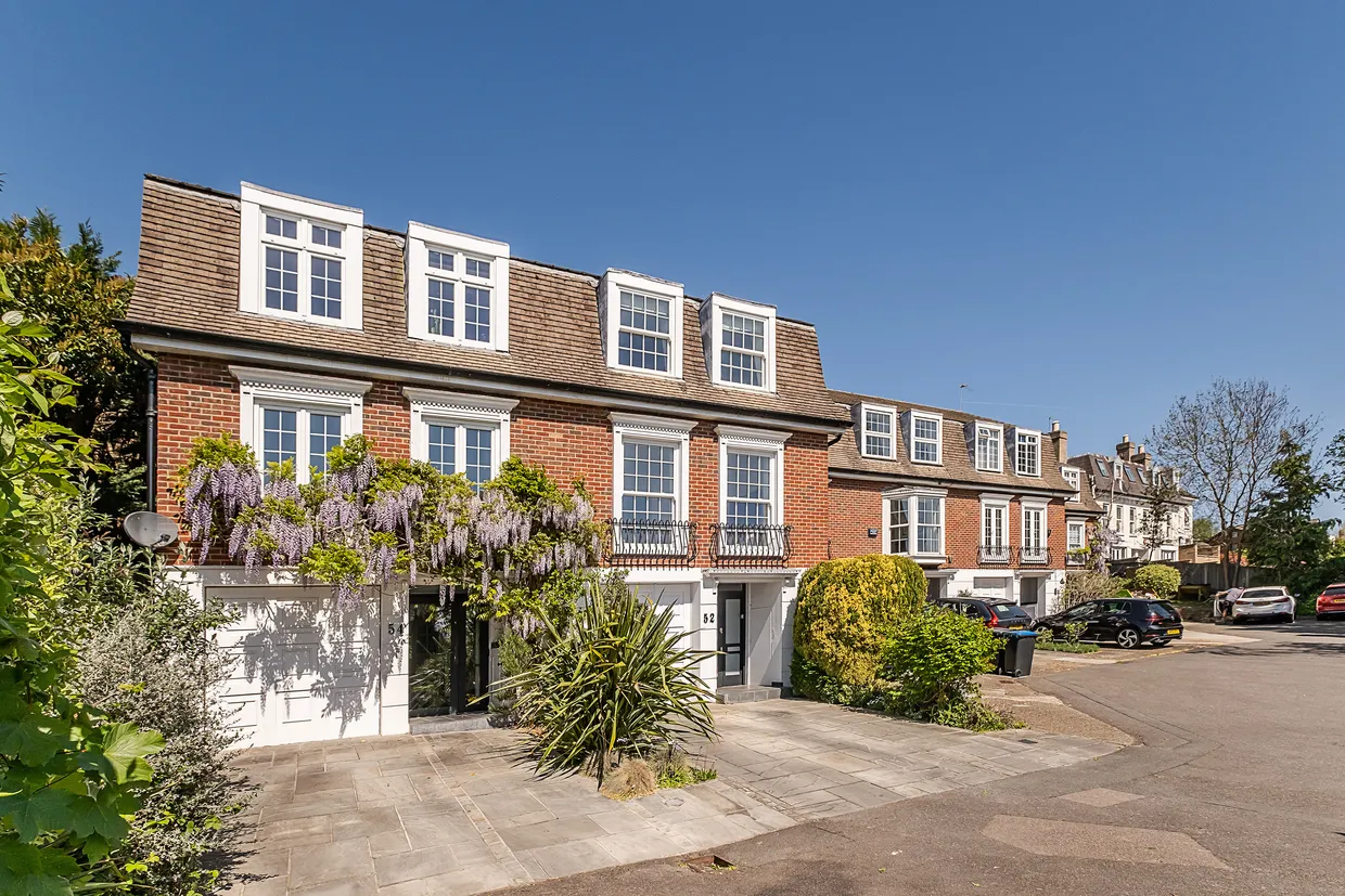 Cottenham Park Road, London, SW20 photo 42
