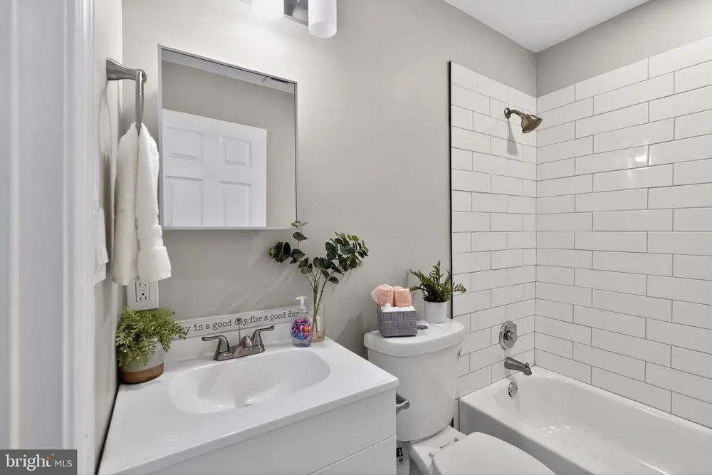 930 E Price St, Philadelphia, PA 19138