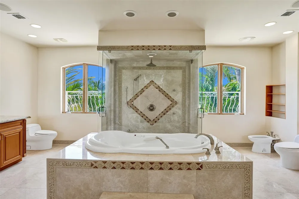 3061 NE 43rd St, Fort Lauderdale, FL 33308