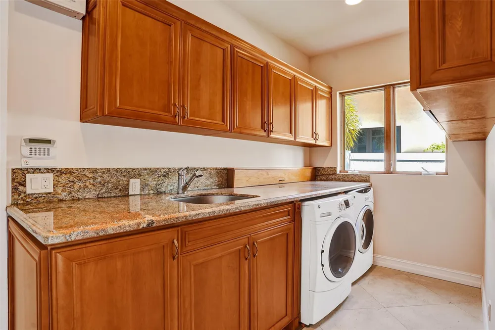 3061 NE 43rd St, Fort Lauderdale, FL 33308