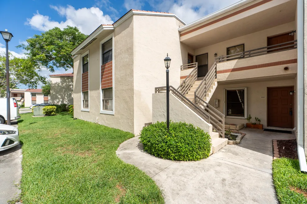 9819 NW 3rd Ct, Plantation, FL 33324