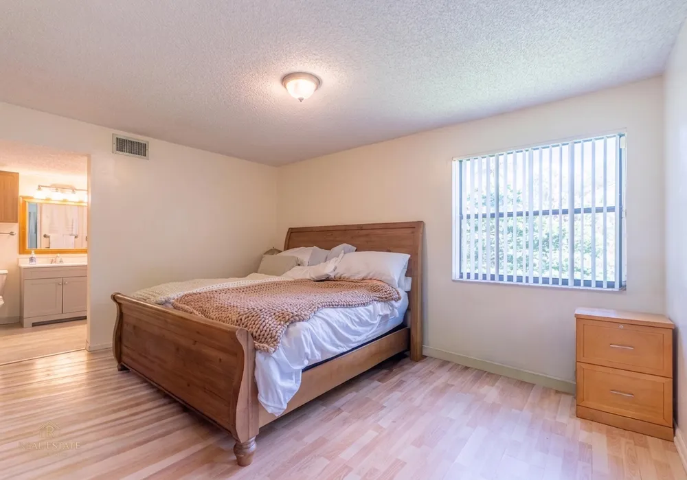 9819 NW 3rd Ct, Plantation, FL 33324