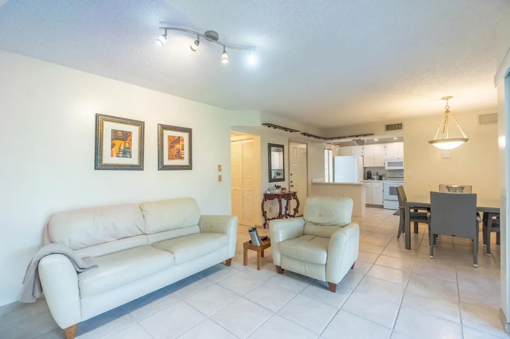 9819 NW 3rd Ct, Plantation, FL 33324