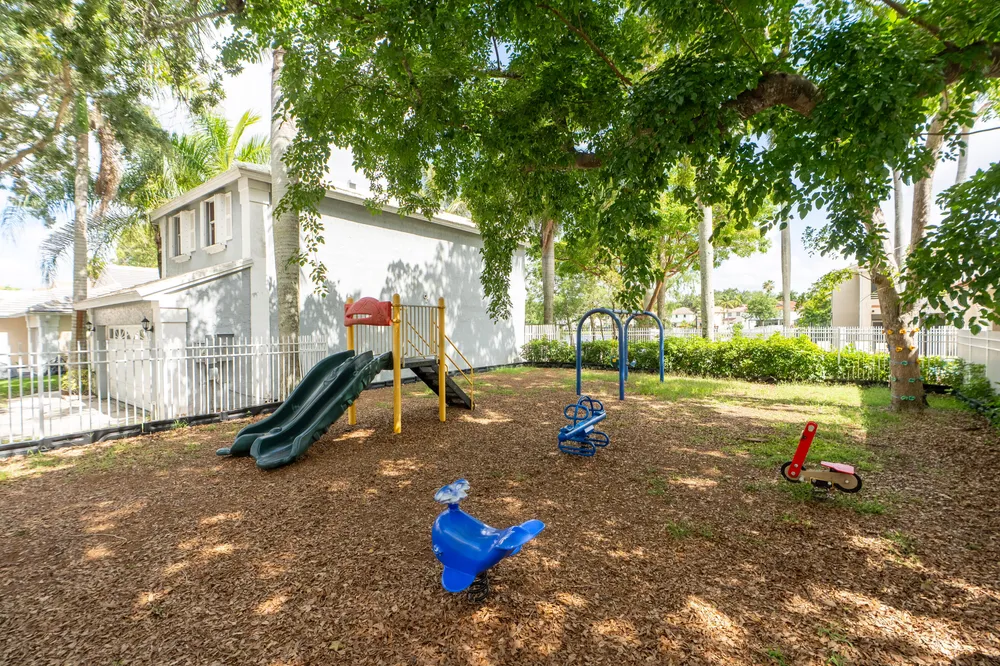 9819 NW 3rd Ct, Plantation, FL 33324