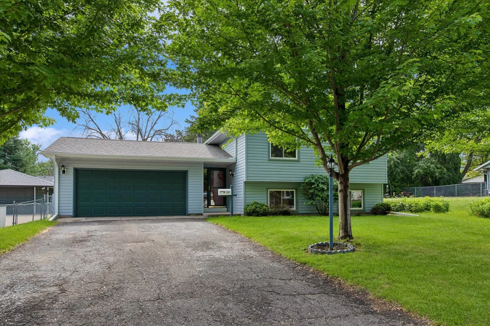 229 21st Ave S, South Saint Paul, MN 55075