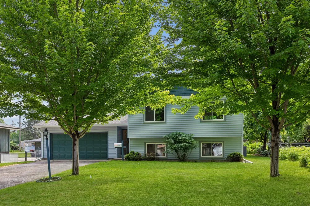 229 21st Ave S, South Saint Paul, MN 55075