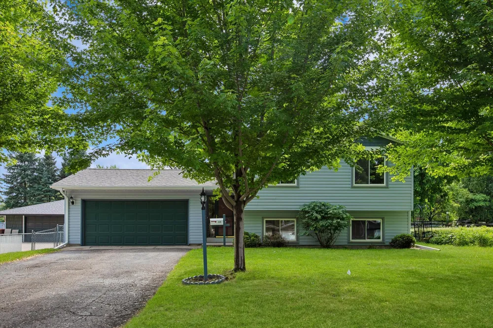 229 21st Ave S, South Saint Paul, MN 55075