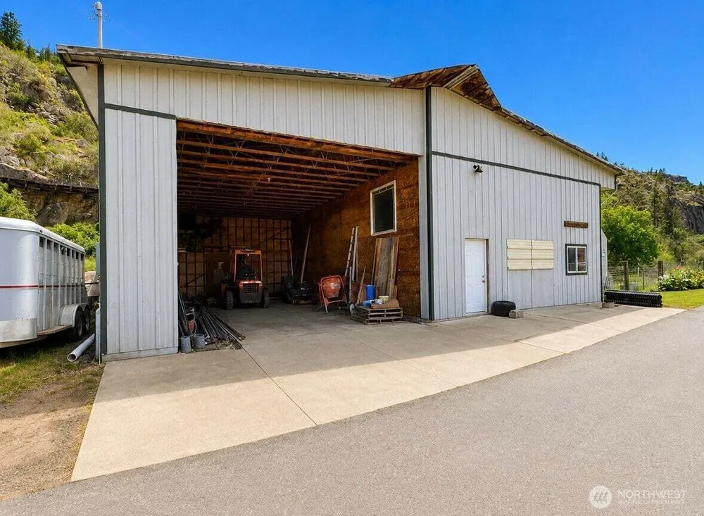 16 Big Rock Rd, Oroville, WA 98844
