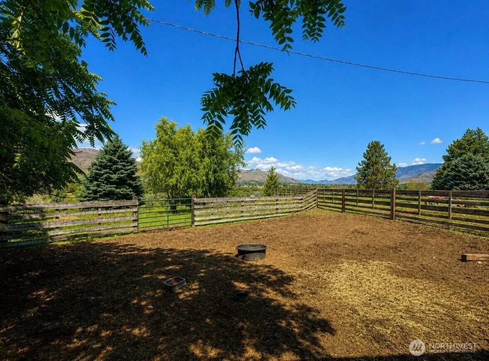 16 Big Rock Rd, Oroville, WA 98844