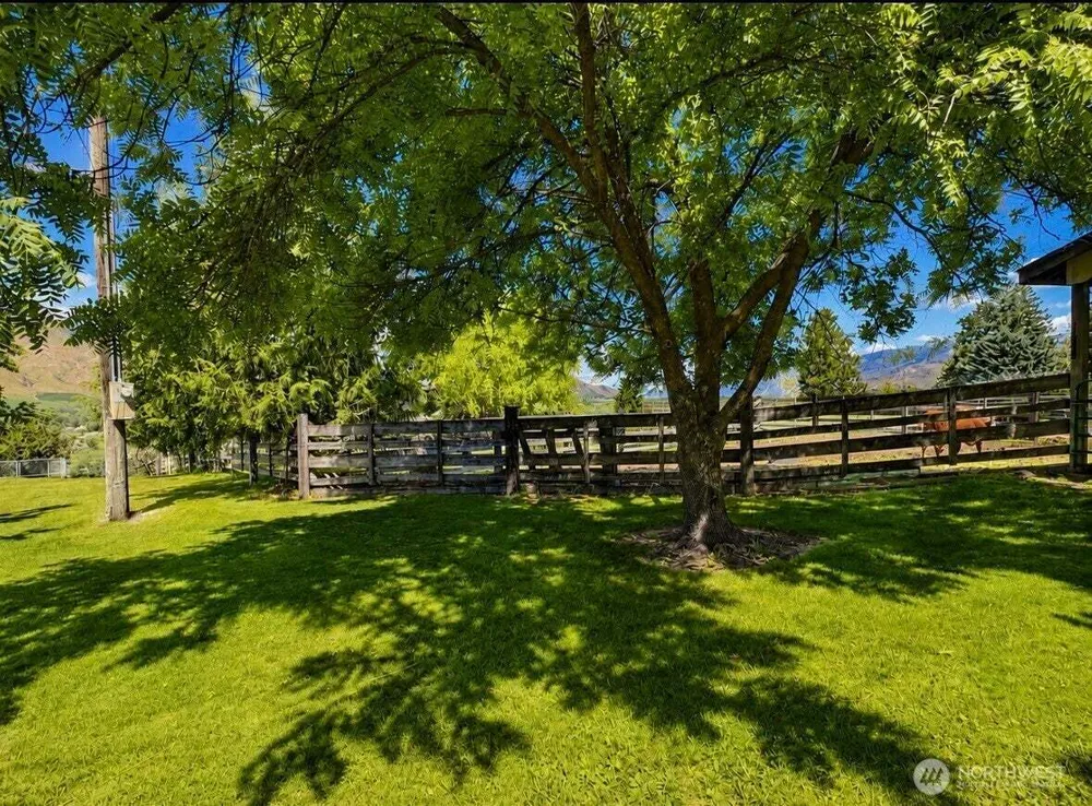 16 Big Rock Rd, Oroville, WA 98844