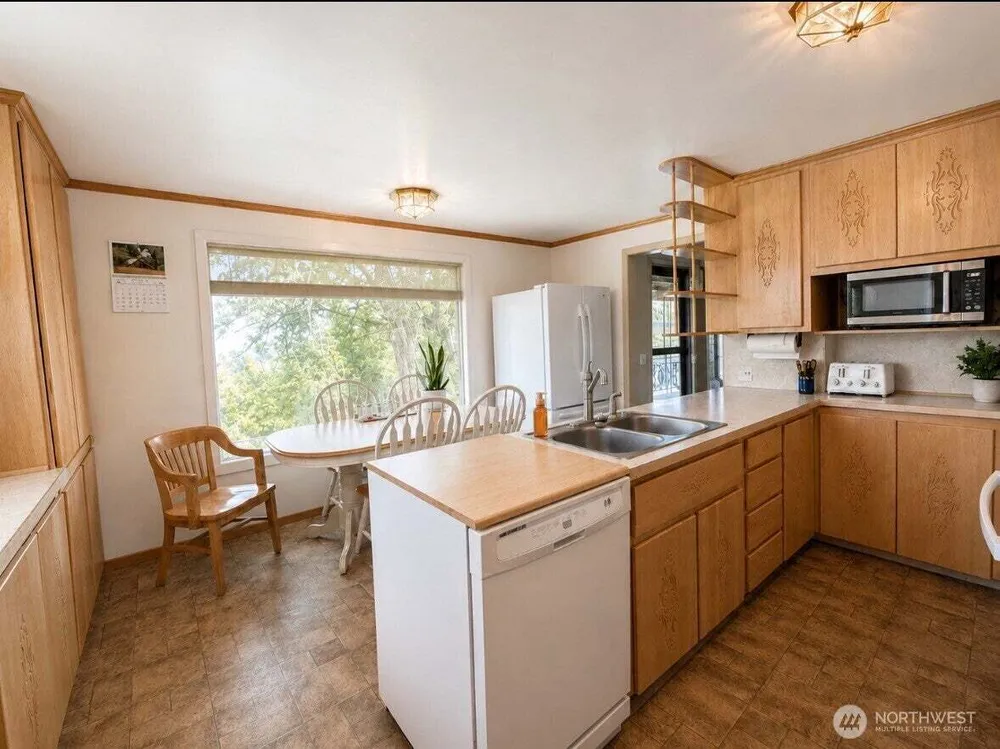 16 Big Rock Rd, Oroville, WA 98844