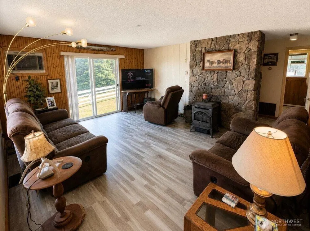 16 Big Rock Rd, Oroville, WA 98844