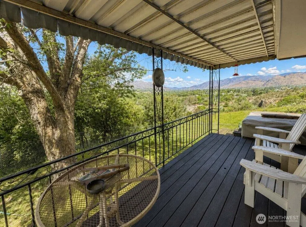 16 Big Rock Rd, Oroville, WA 98844