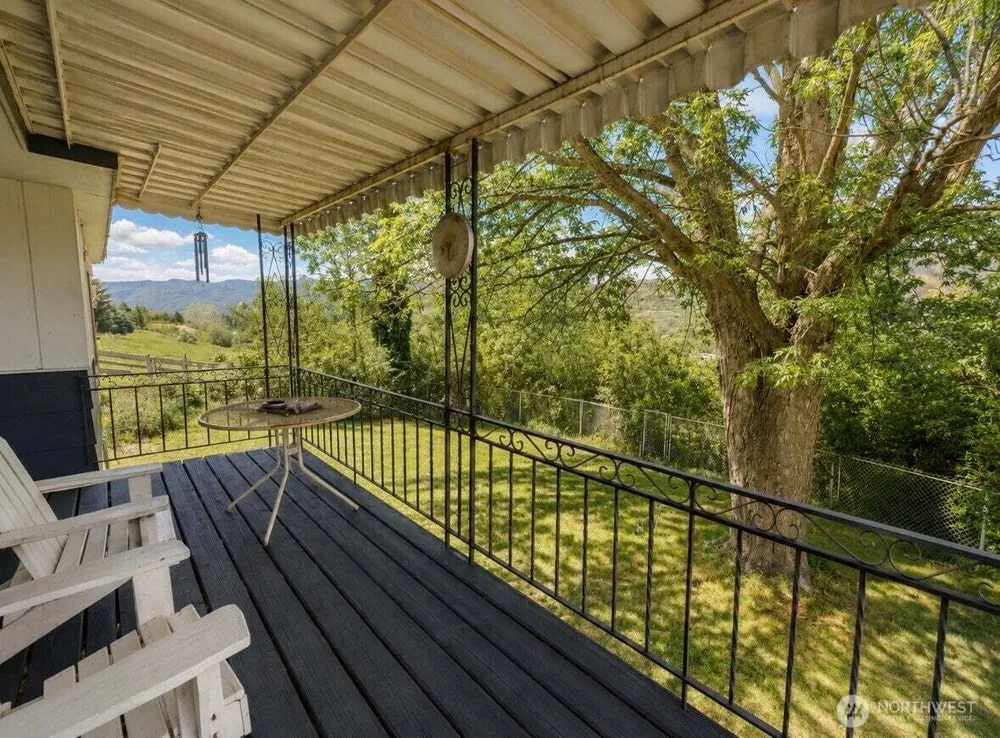 16 Big Rock Rd, Oroville, WA 98844