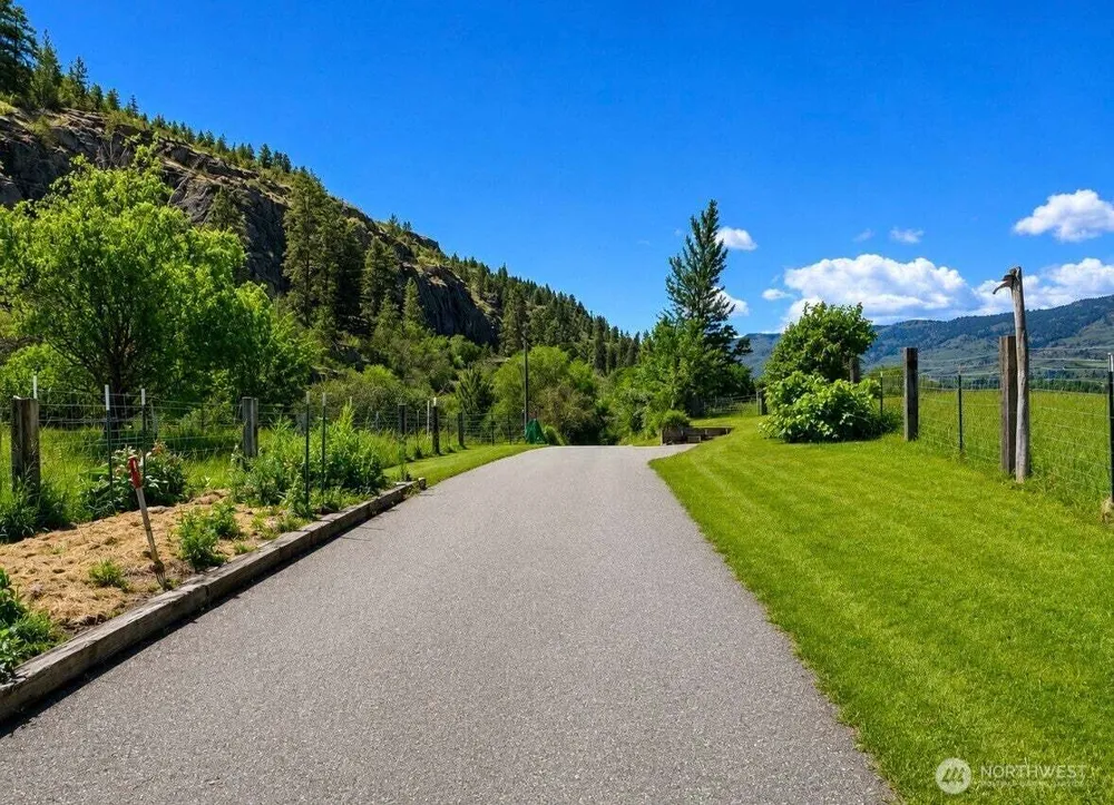 16 Big Rock Rd, Oroville, WA 98844