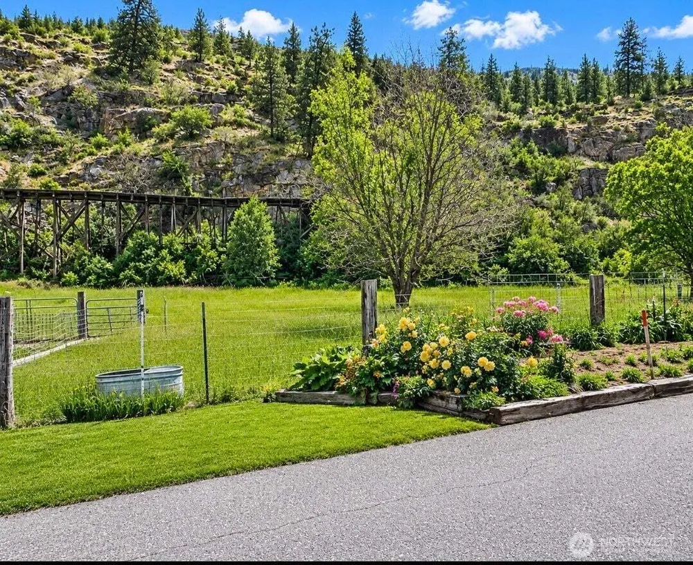 16 Big Rock Rd, Oroville, WA 98844