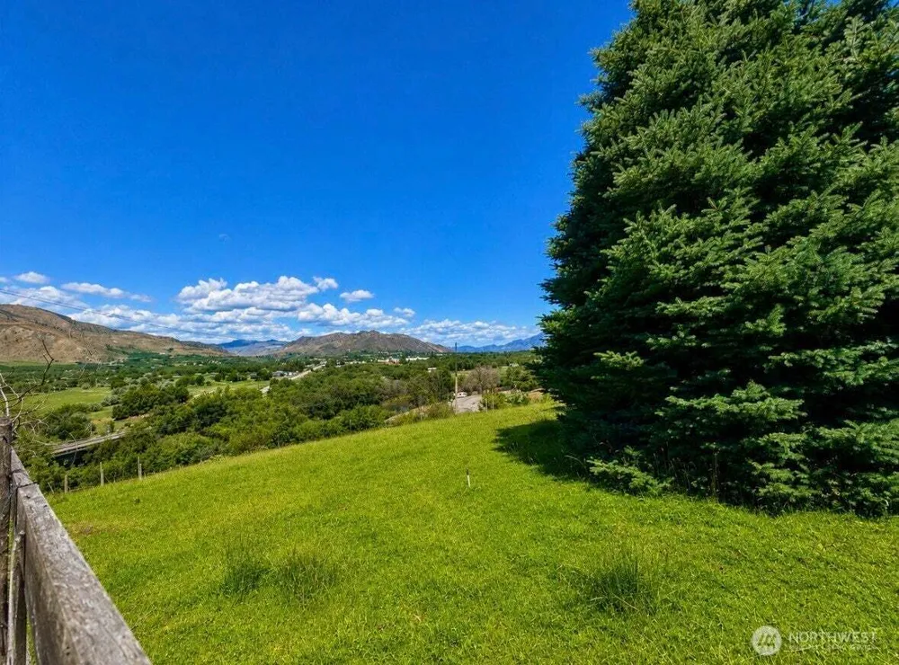 16 Big Rock Rd, Oroville, WA 98844