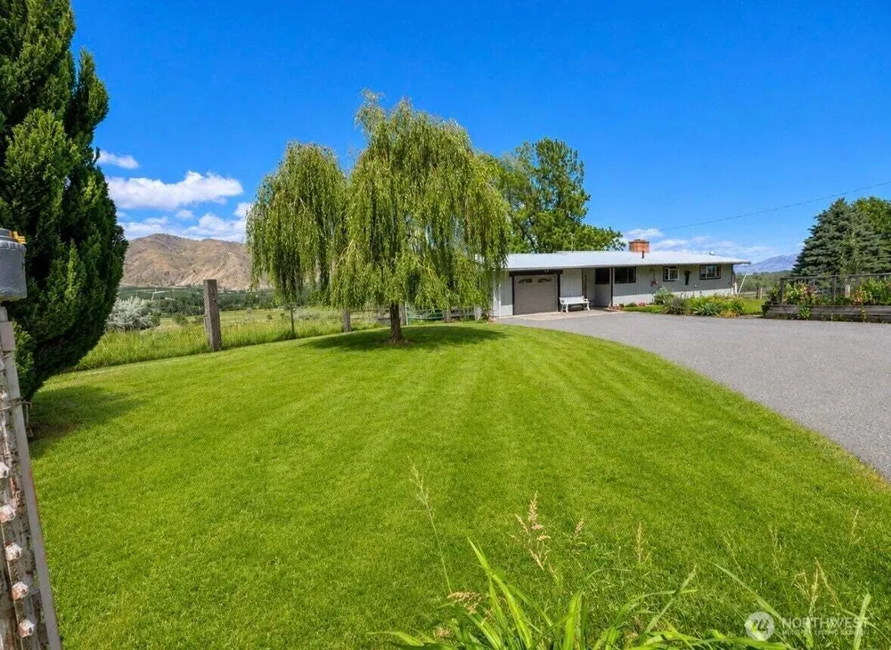 16 Big Rock Rd, Oroville, WA 98844