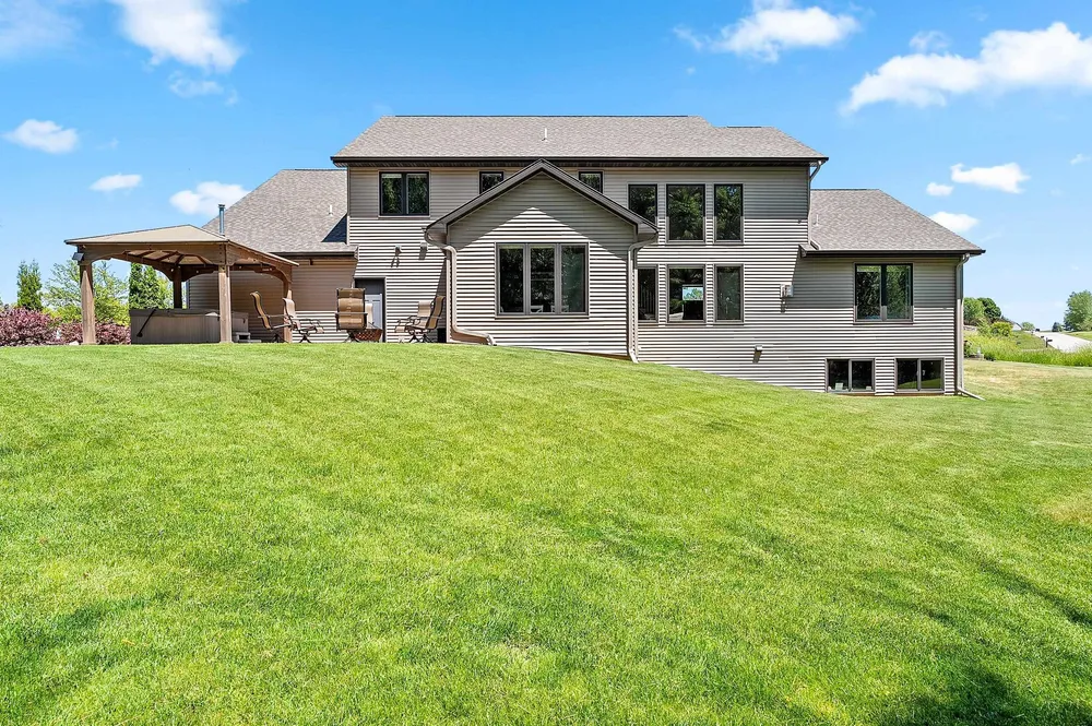 W4269 Rose Tree Drive, Appleton, WI 54913