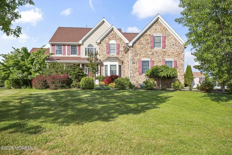 19 Chambry Ct, Freehold, NJ 07728