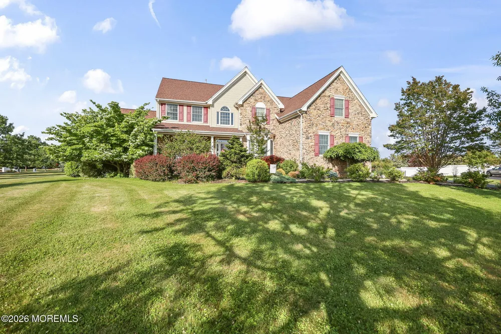 19 Chambry Ct, Freehold, NJ 07728