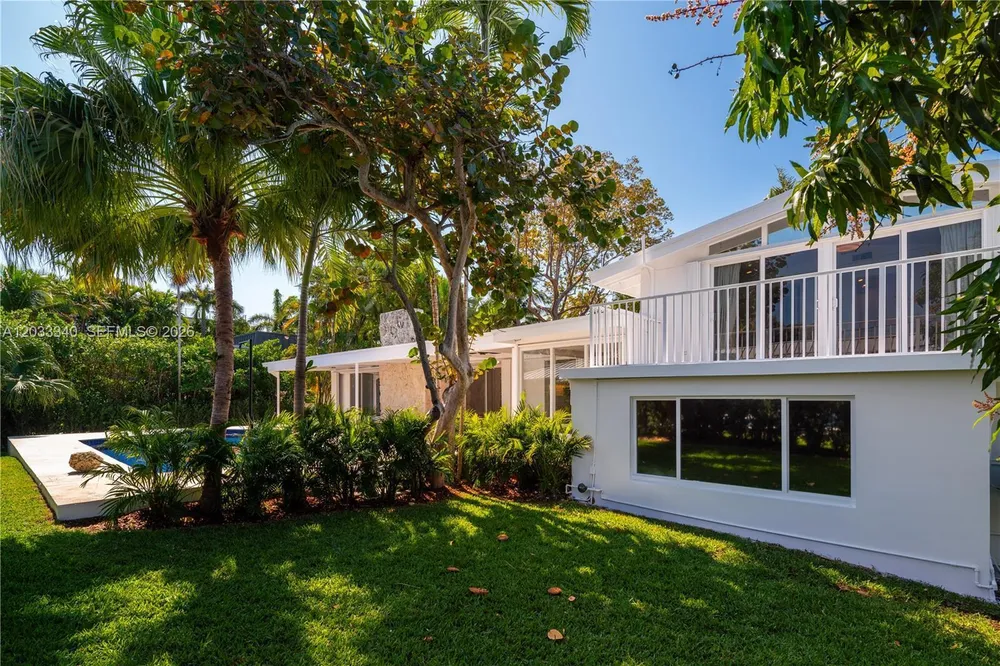 669 S Mashta Dr, Key Biscayne, FL 33149