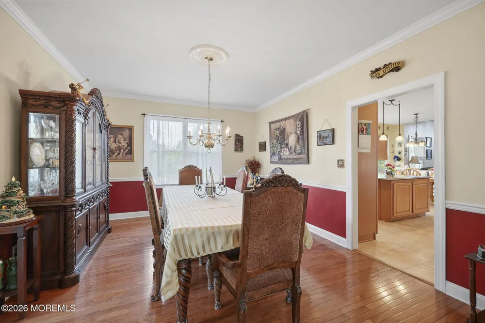 19 Chambry Ct, Freehold, NJ 07728
