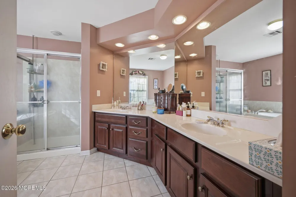19 Chambry Ct, Freehold, NJ 07728