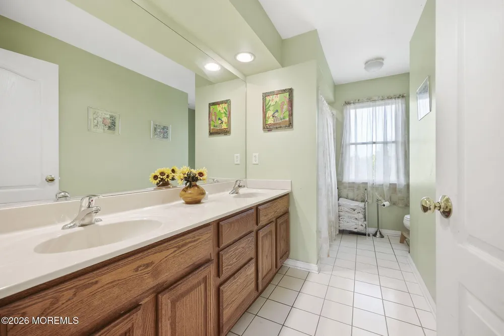 19 Chambry Ct, Freehold, NJ 07728