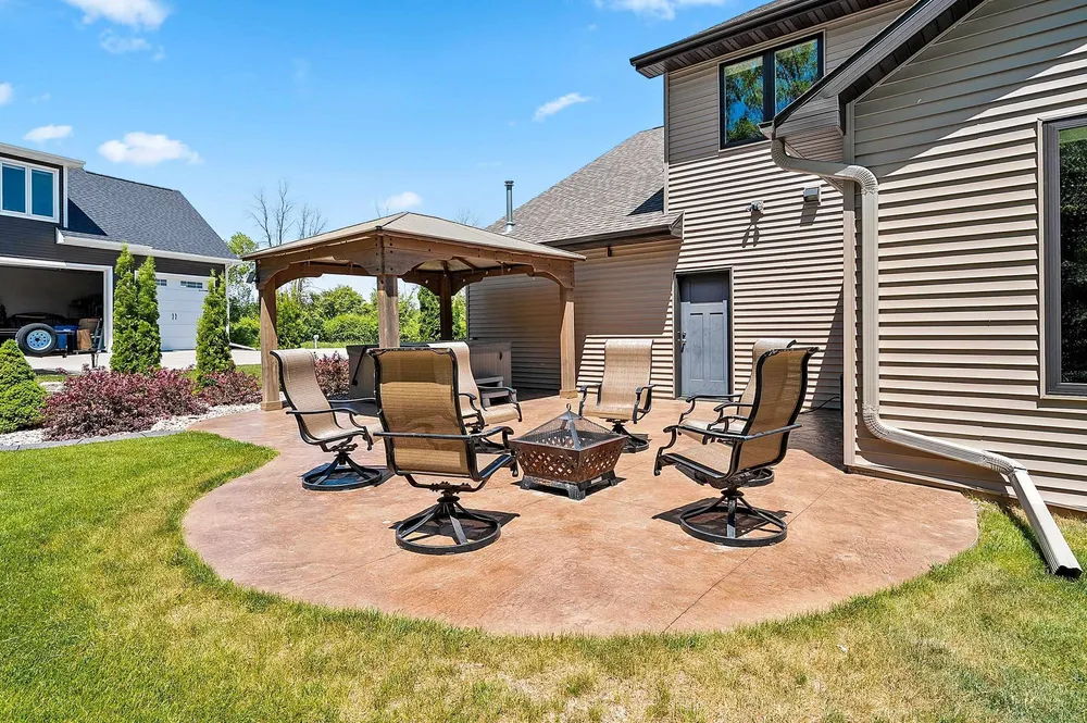 W4269 Rose Tree Drive, Appleton, WI 54913