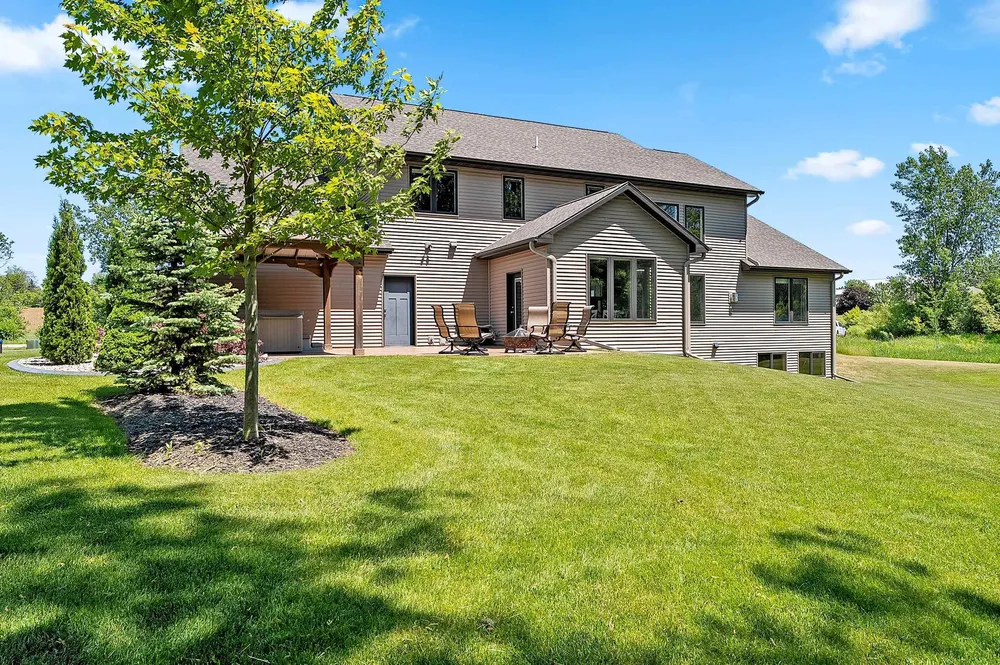 W4269 Rose Tree Drive, Appleton, WI 54913