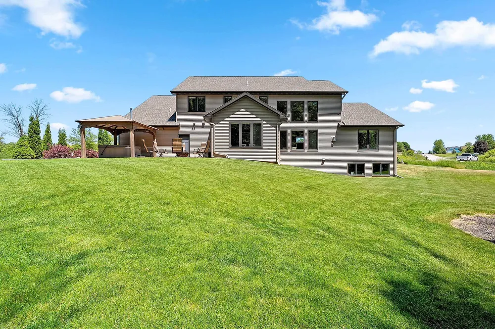 W4269 Rose Tree Drive, Appleton, WI 54913