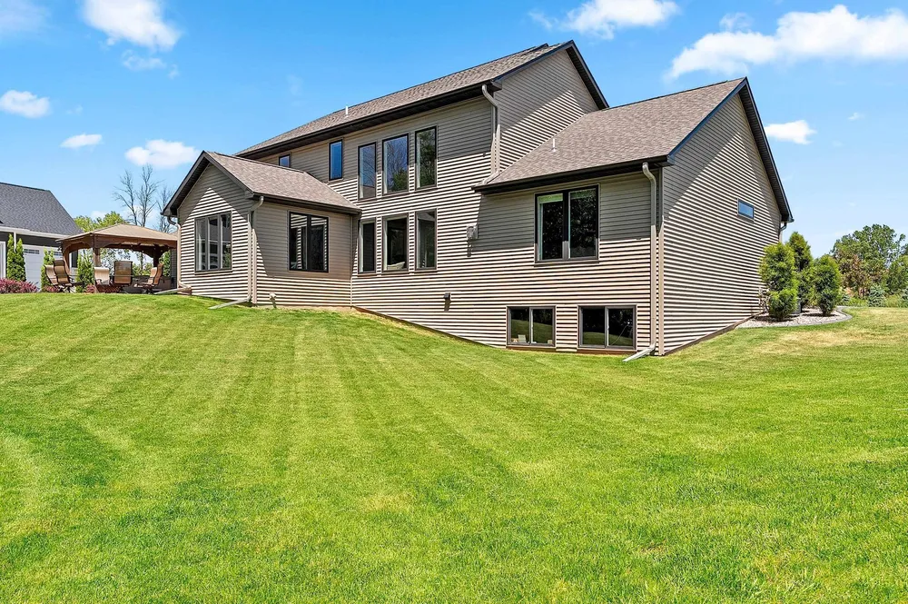 W4269 Rose Tree Drive, Appleton, WI 54913