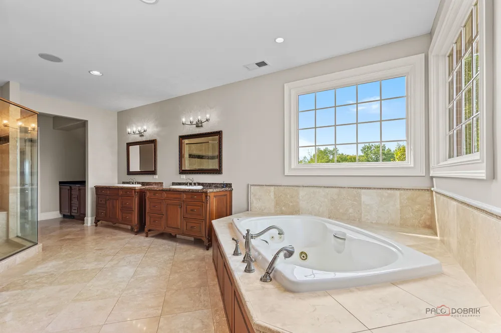 5 Jennifer Ct, Barrington, IL 60010