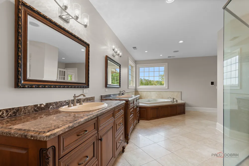 5 Jennifer Ct, Barrington, IL 60010