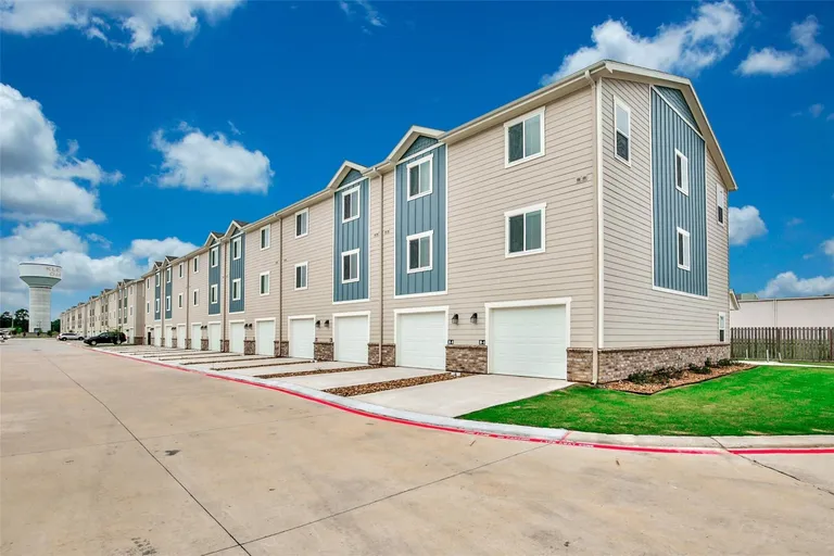 21155 Gosling Rd, Spring, TX 77388
