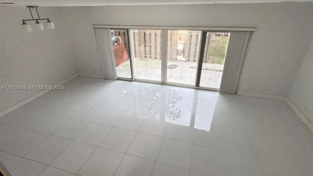 8195 NW 8th Manor, Plantation, FL 33324