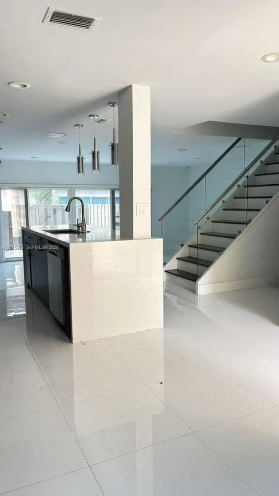 8195 NW 8th Manor, Plantation, FL 33324