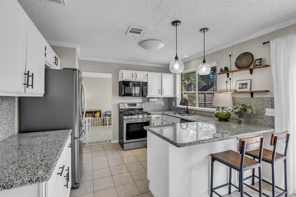 9415 Towerstone Dr, Spring, TX 77379