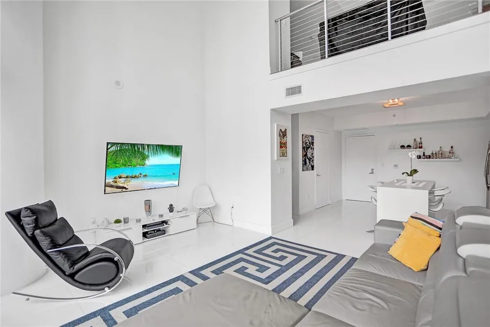 90 SW 3rd St, Miami, FL 33130