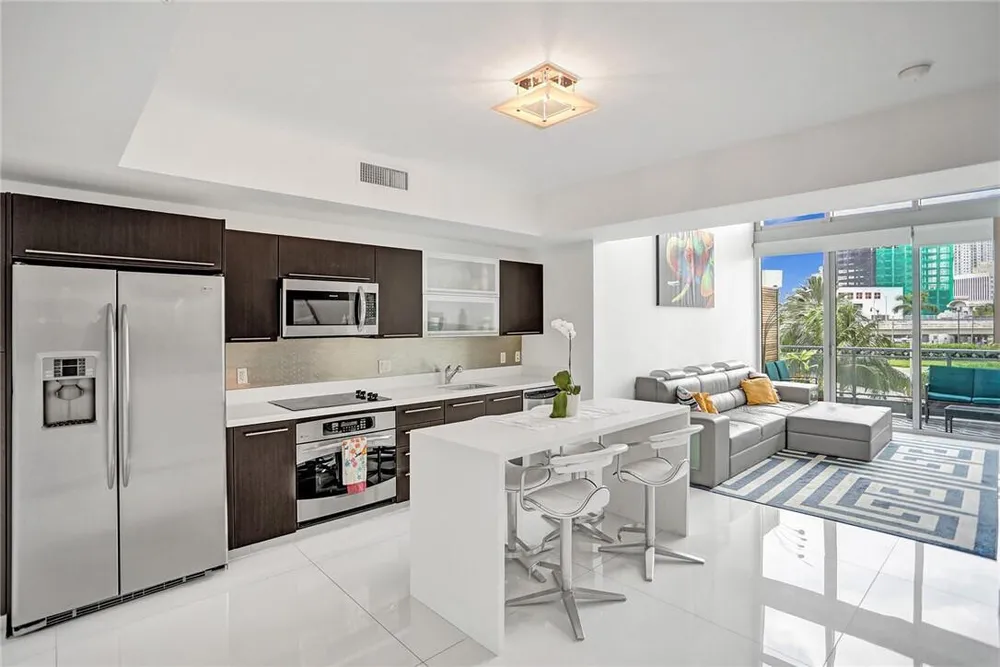 90 SW 3rd St, Miami, FL 33130