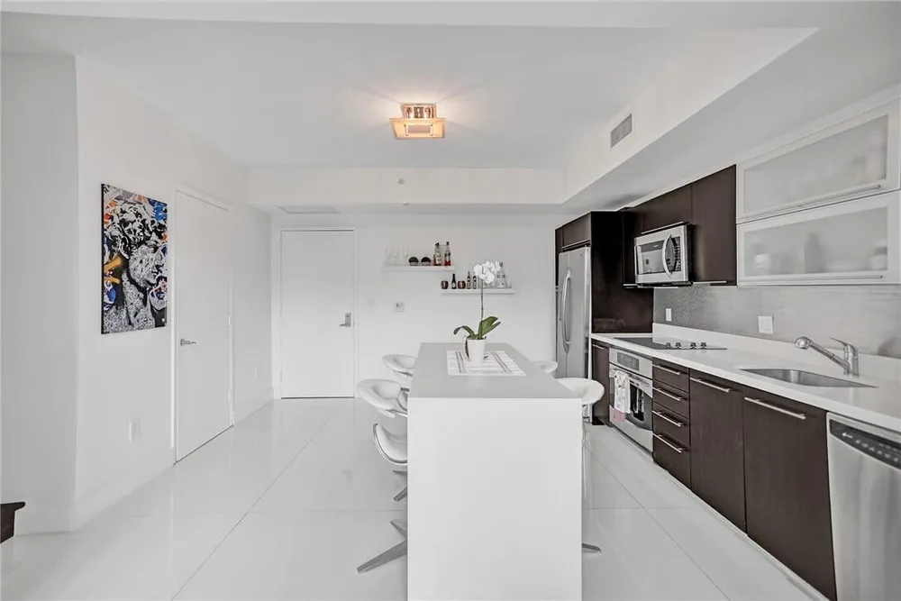 90 SW 3rd St, Miami, FL 33130