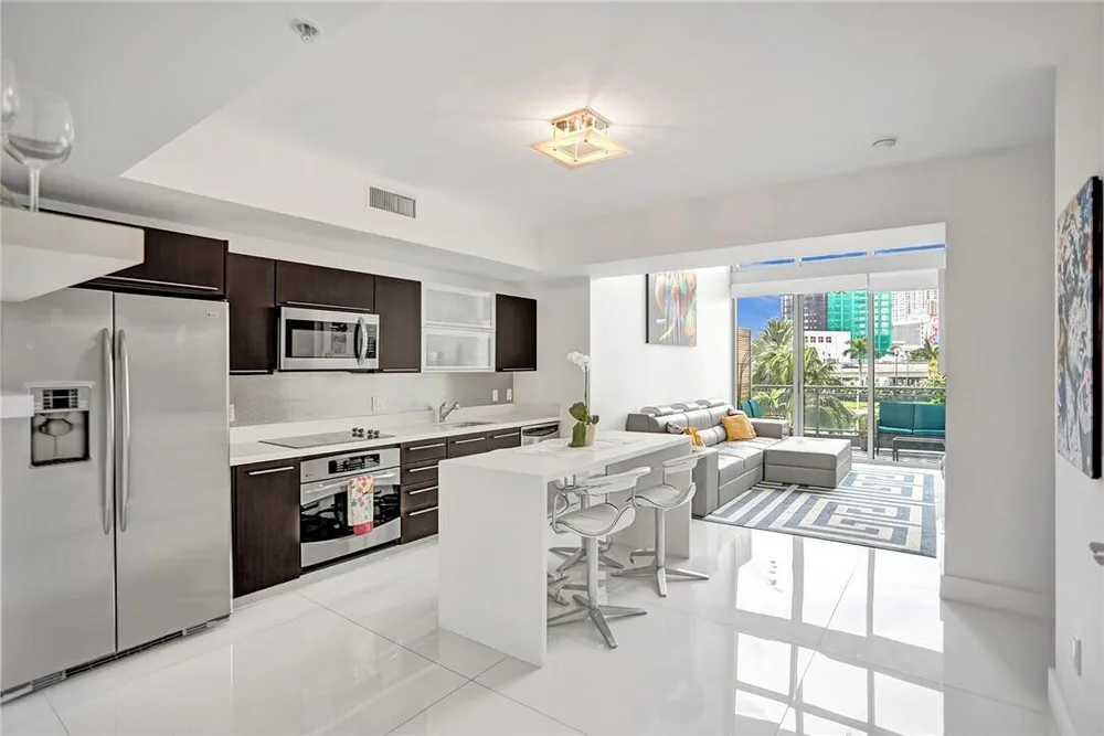 90 SW 3rd St, Miami, FL 33130