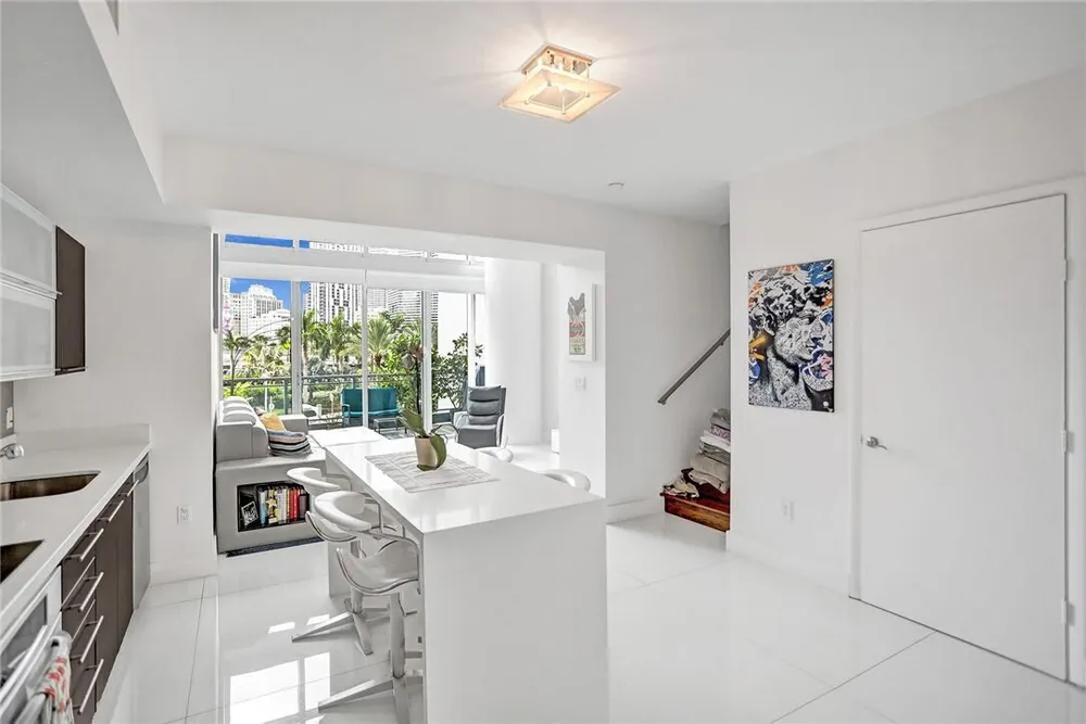 90 SW 3rd St, Miami, FL 33130