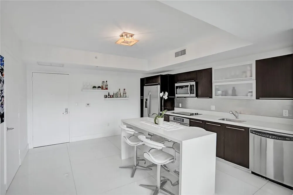 90 SW 3rd St, Miami, FL 33130
