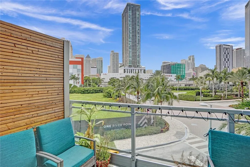 90 SW 3rd St, Miami, FL 33130