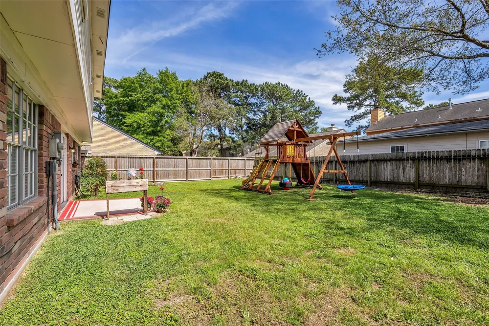9415 Towerstone Dr, Spring, TX 77379