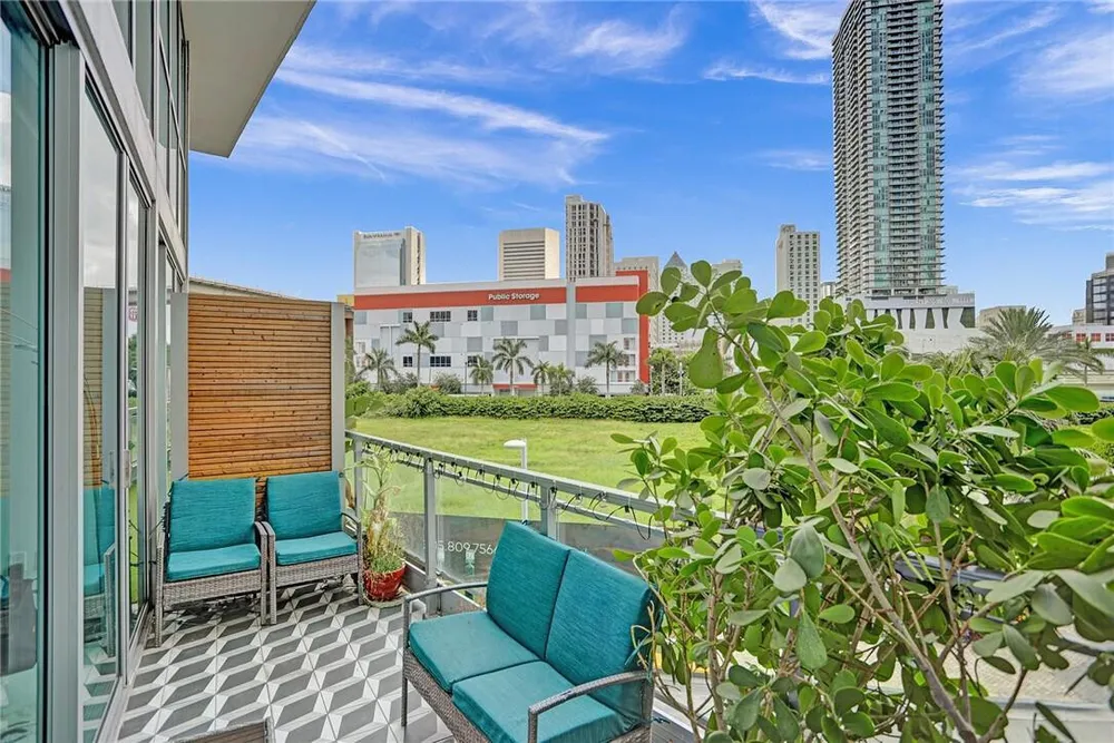 90 SW 3rd St, Miami, FL 33130